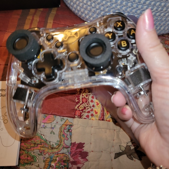 Very cool looking game controller lights up - Picture 13 of 14